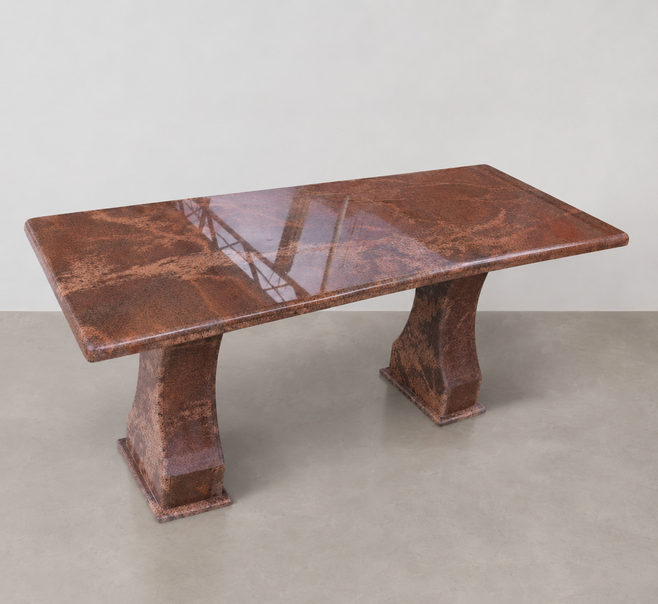 Mesa em granito com base esculpida